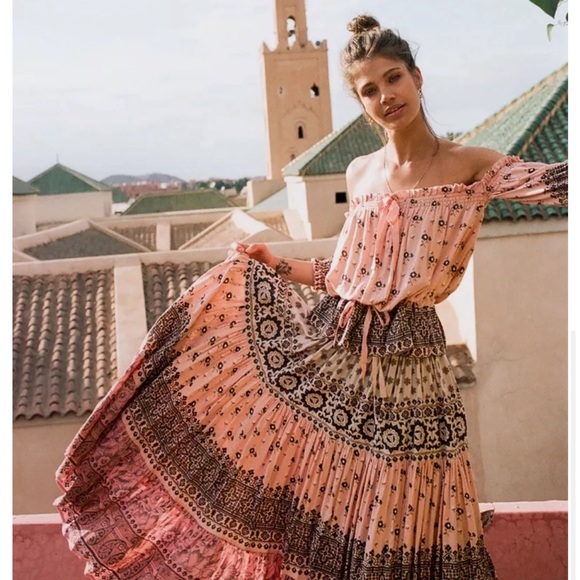 Spell & The Gypsy Lionheart Off-Shoulder Top in Sundown - Picture 9 of 11